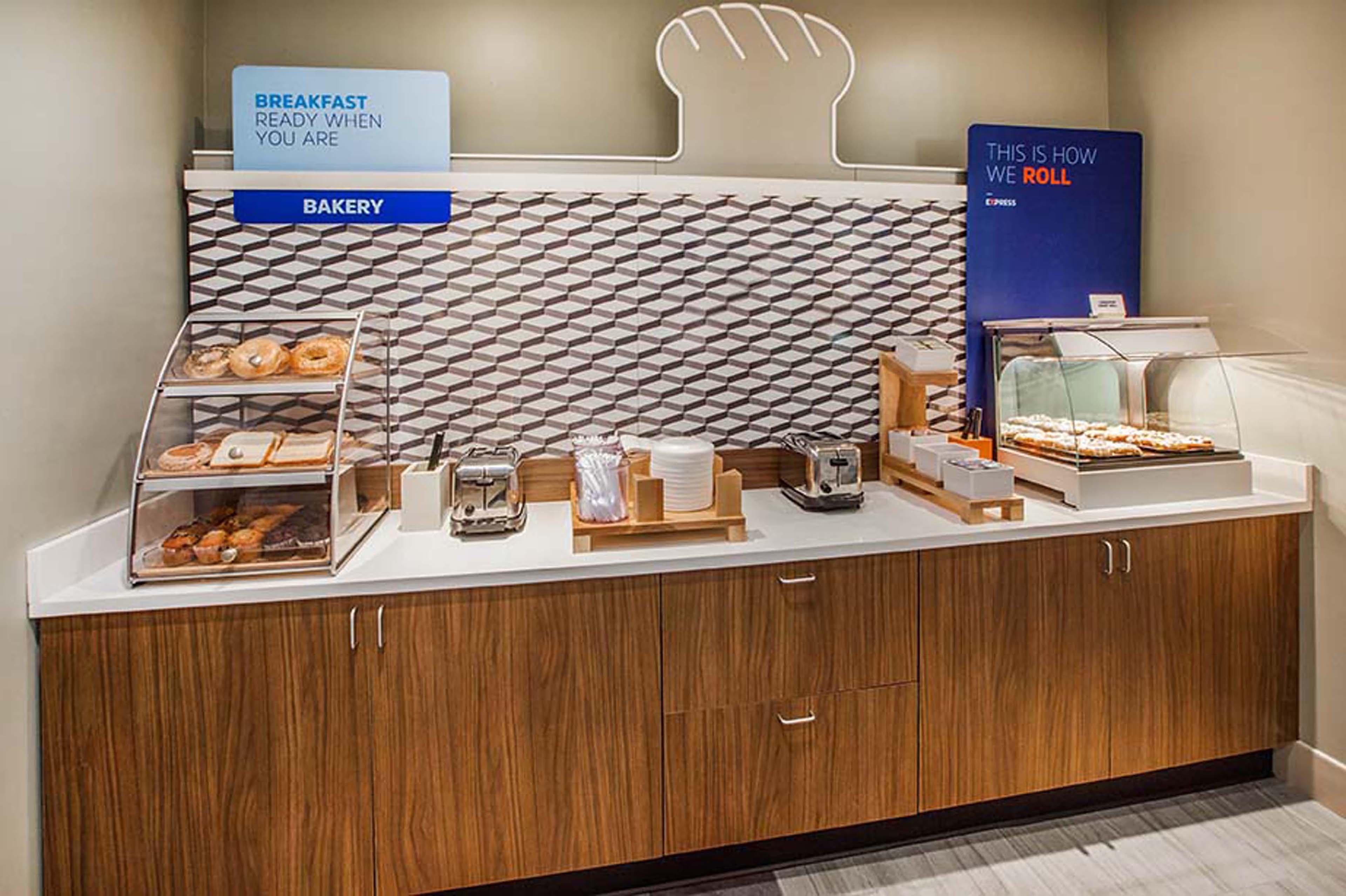Holiday Inn Express Ontario By Ihg Creekside Buitenkant foto