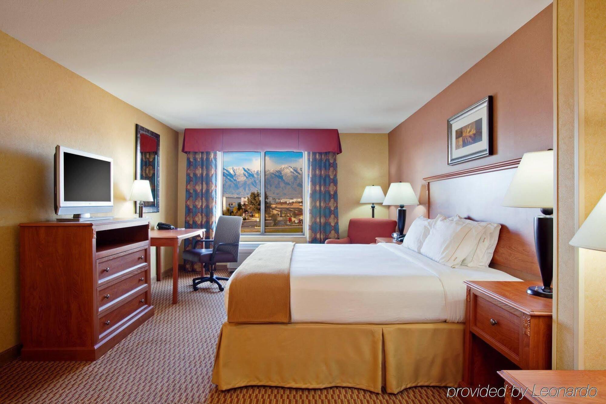 Holiday Inn Express Ontario By Ihg Creekside Buitenkant foto